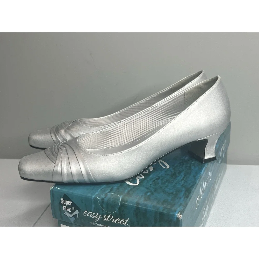 Easy Street Womens Waive Square Kitten Heel‎ Pumps  - Silver Satin Size 8.5